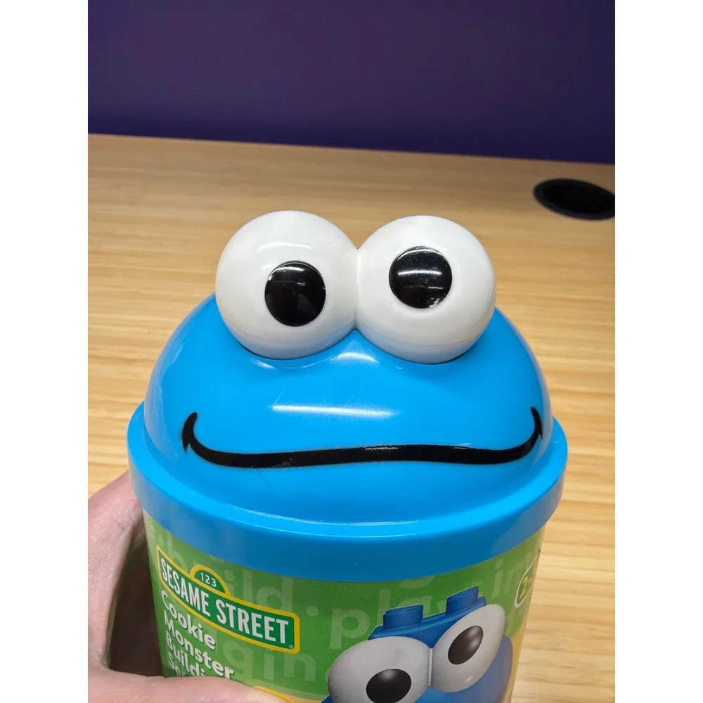K'NEX‎ Sesame Street Cookie Monster Building Set Complete w/ Container Manual